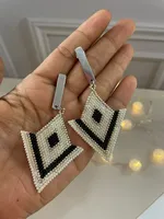 Aretes en forma de triángulo