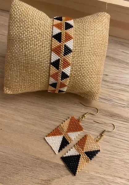 JUEGO ARETES Y PULCERA