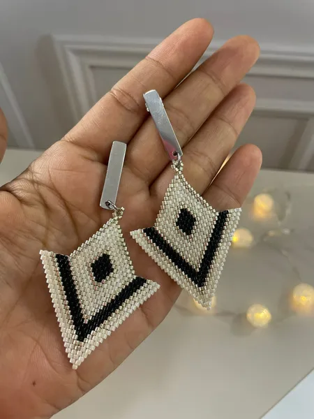 Aretes en forma de triángulo
