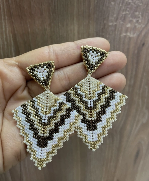 Aretes tejidos