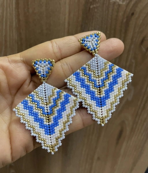 Aretes tejidos