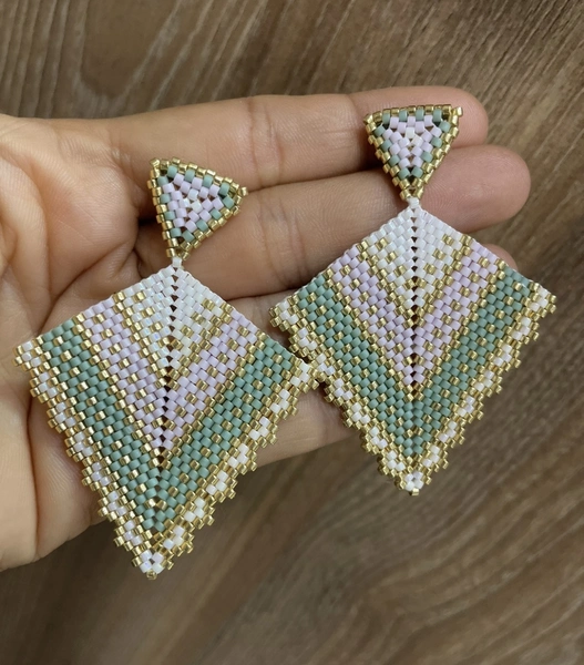 Aretes tejidos